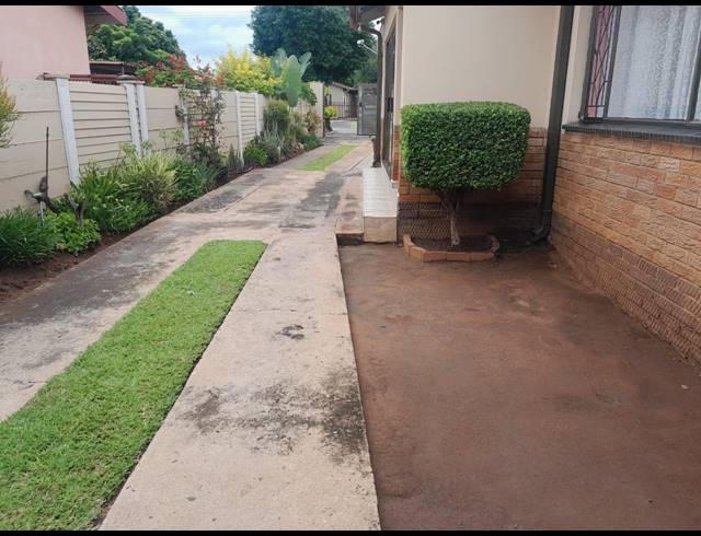 3 BEDROOM HOUSE FOR SALE IN OOS EINDE
